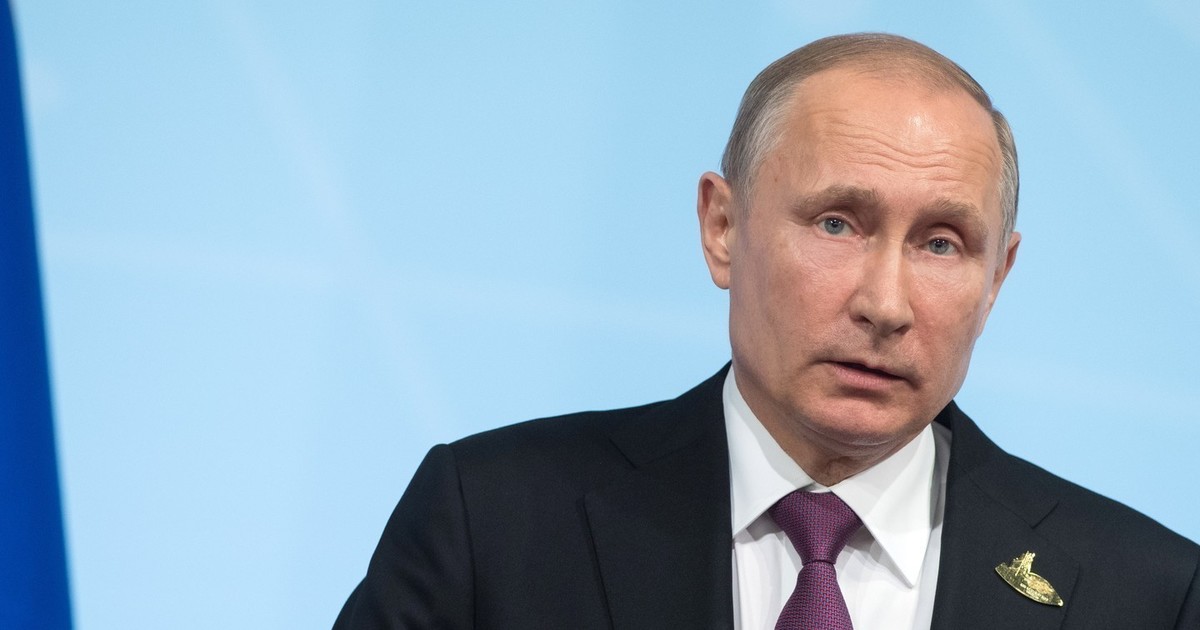 Путин призвал очистить от контрафакта рынок лёгкой промышленности в РФ.