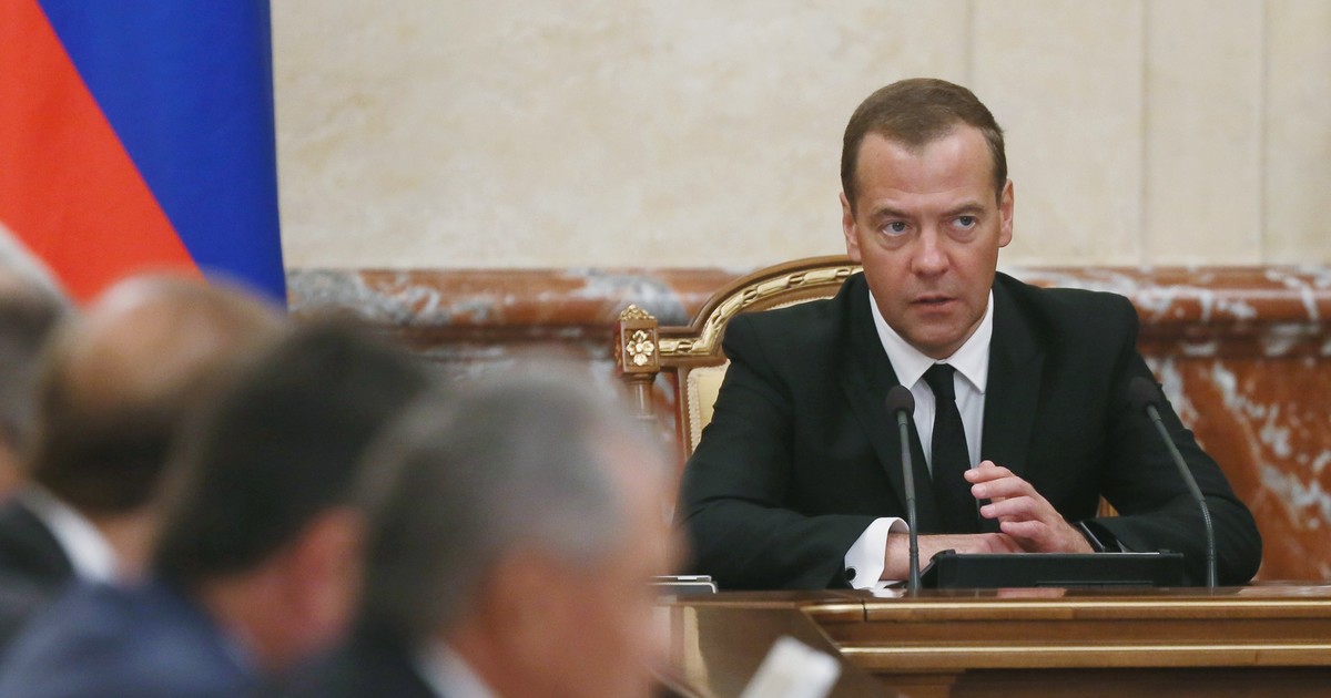 Медведев заявил о росте экономики России, несмотря на внешнее давление.