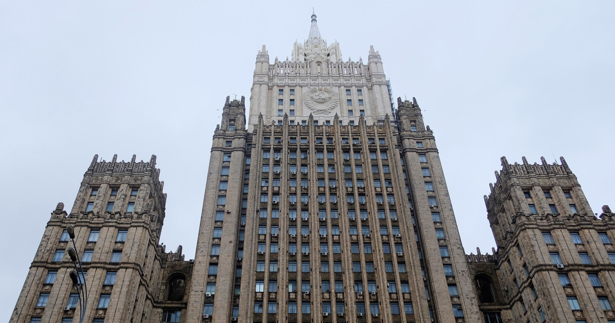 В МИД РФ пообещали зеркально ответить США, если они осложнят работу посольства.