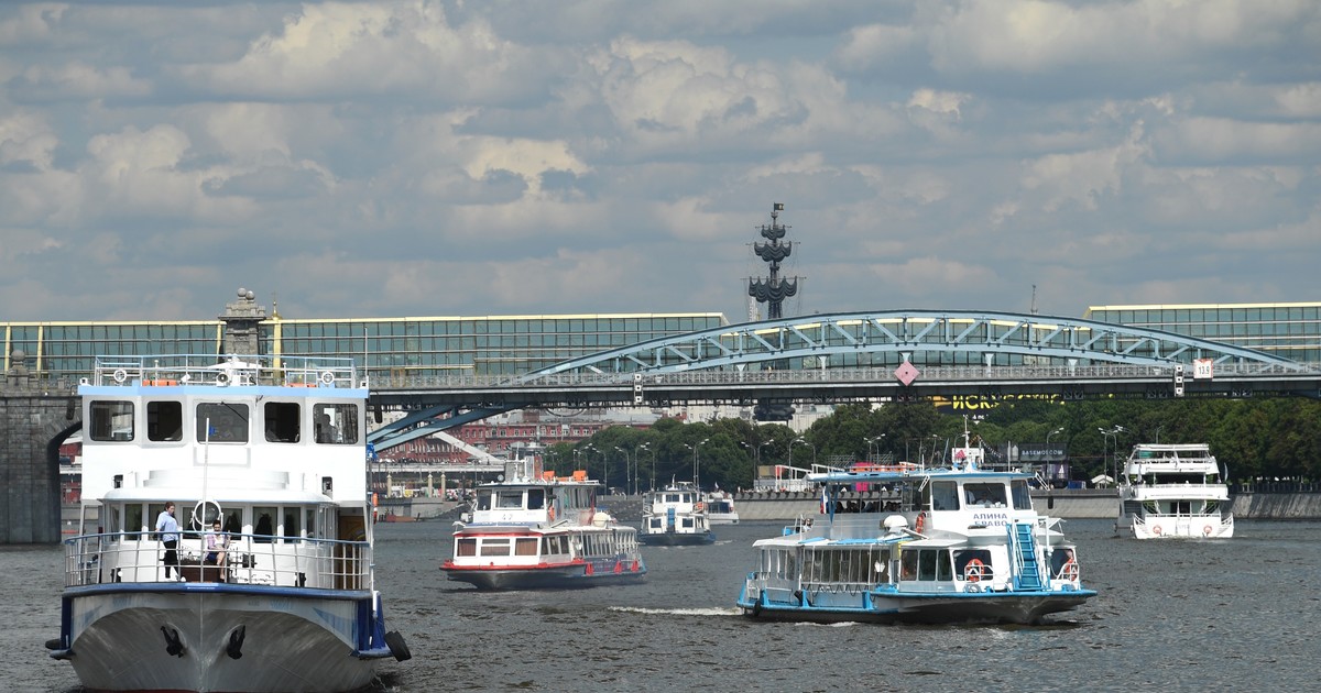 В Москве пьяный мужчина угнал пассажирский теплоход.