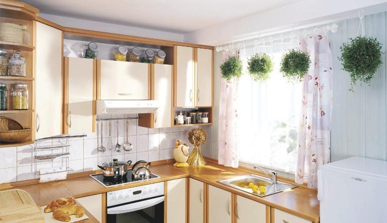Notranjost majhne kuhinje: udobna in funkcionalna
