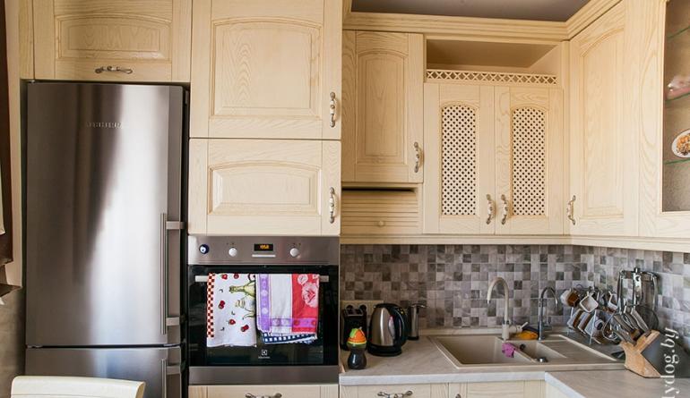 How to install a regular refrigerator in the kitchen