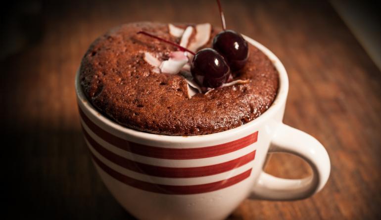 Ein einfaches Schritt-für-Schritt-Rezept für die Zubereitung von Schokoladenkuchen im Ofen