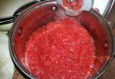 گوجه فرنگی در آب خود - دستور العمل های زمستانی