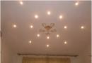 Ako vyrobiť osvetlenie pre zavesené stropy - nápady, príklady možností Osvetlenie pre zavesené stropy