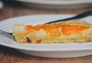 Koláč s meruňkami v pomalém hrnci - nejchutnější recepty na svěží a aromatické pečivo Recept na koláč s meruňkami v pomalém hrnci