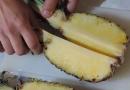 Ako správne nakrájať ananás a krásne ho rozložiť